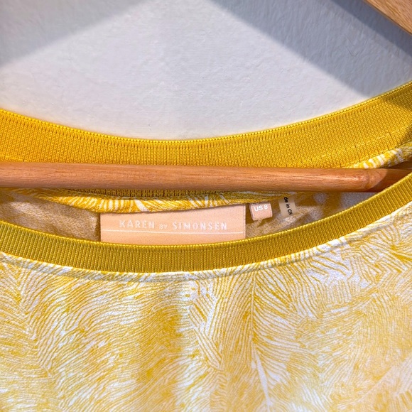 Karen By Simonsen Women’s Yellow White Leaf Patterned Tee Crewneck Size 8 - Picture 4 of 4